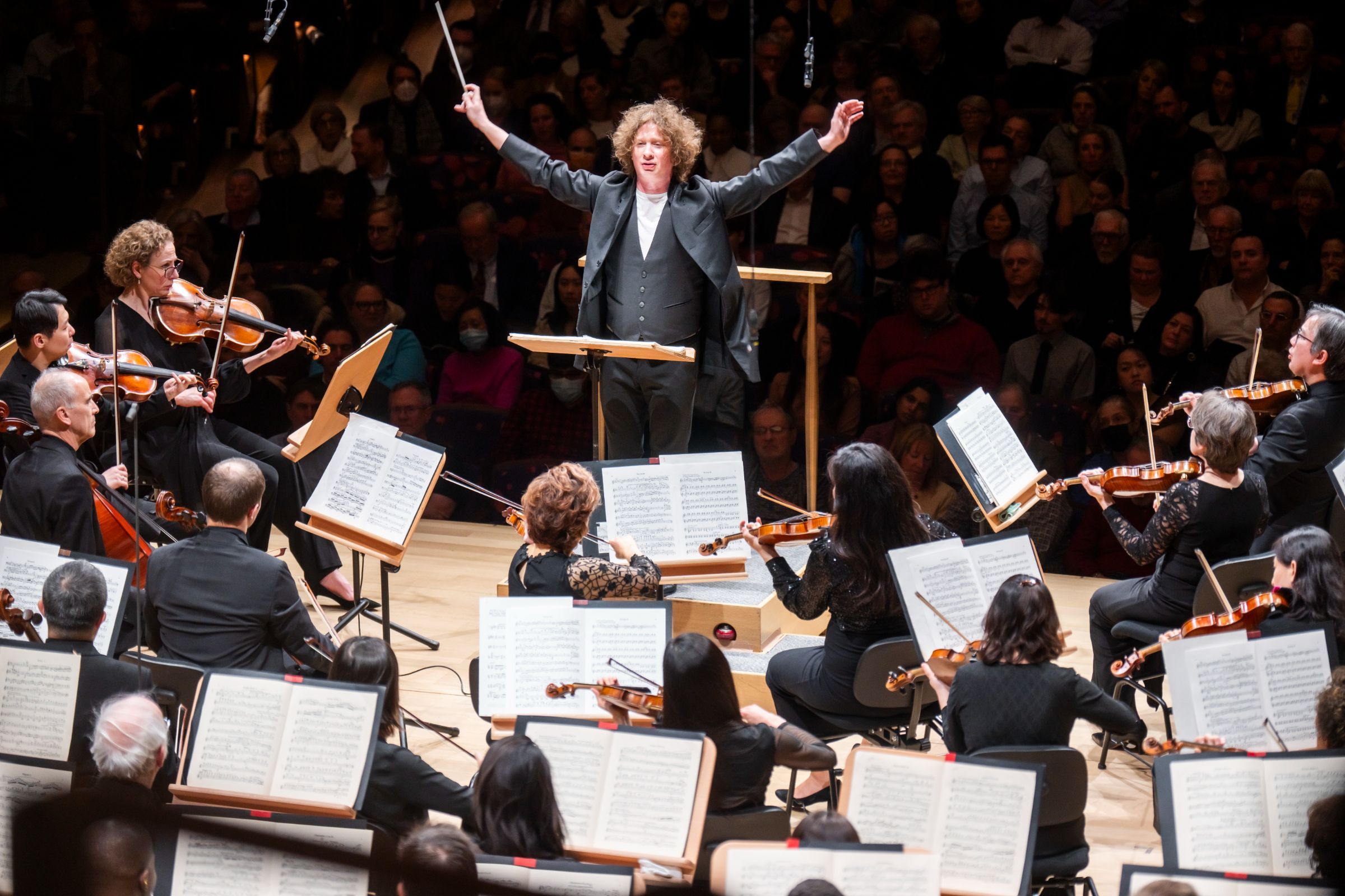 Santtu-Matias Rouvali conducts the New York Philharmonic &copy; Chris Lee