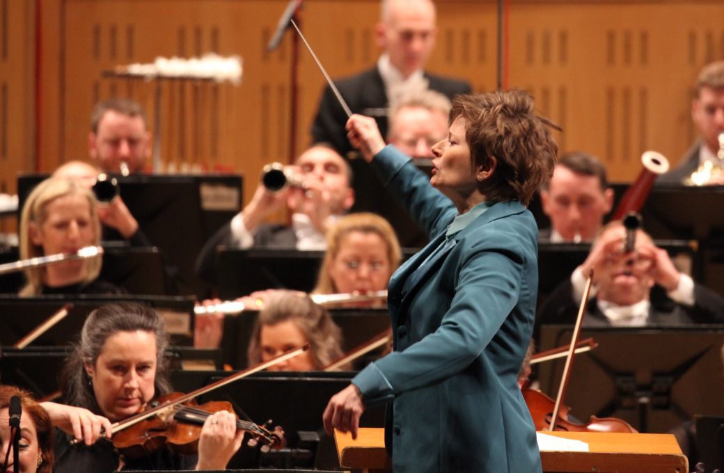 Anja Bihlmaier conducts the National Symphony Orchestra © Aisling McCarthy