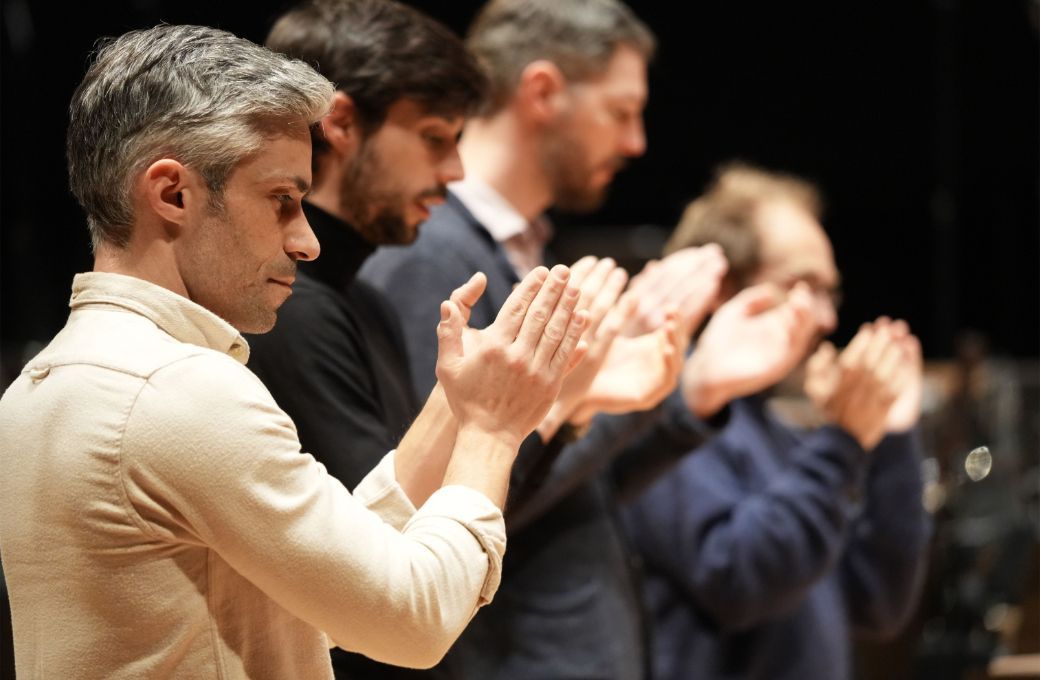 Les percussionnistes r&eacute;p&egrave;tent <i>Clapping Music</i> &copy; Fran&ccedil;ois Daburon
