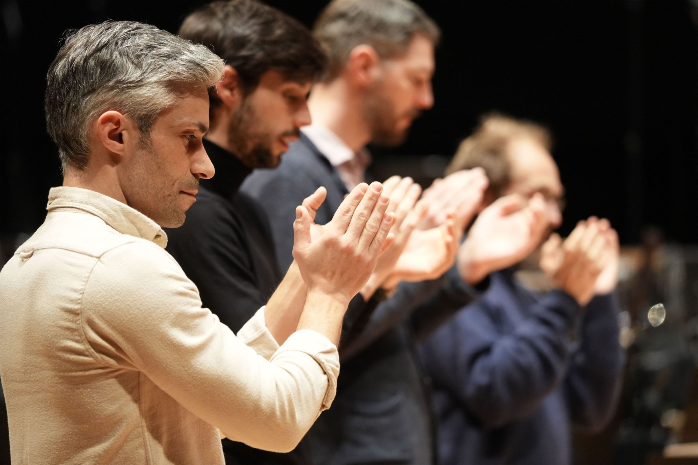 Les percussionnistes répètent <i>Clapping Music</i> &copy; François Daburon