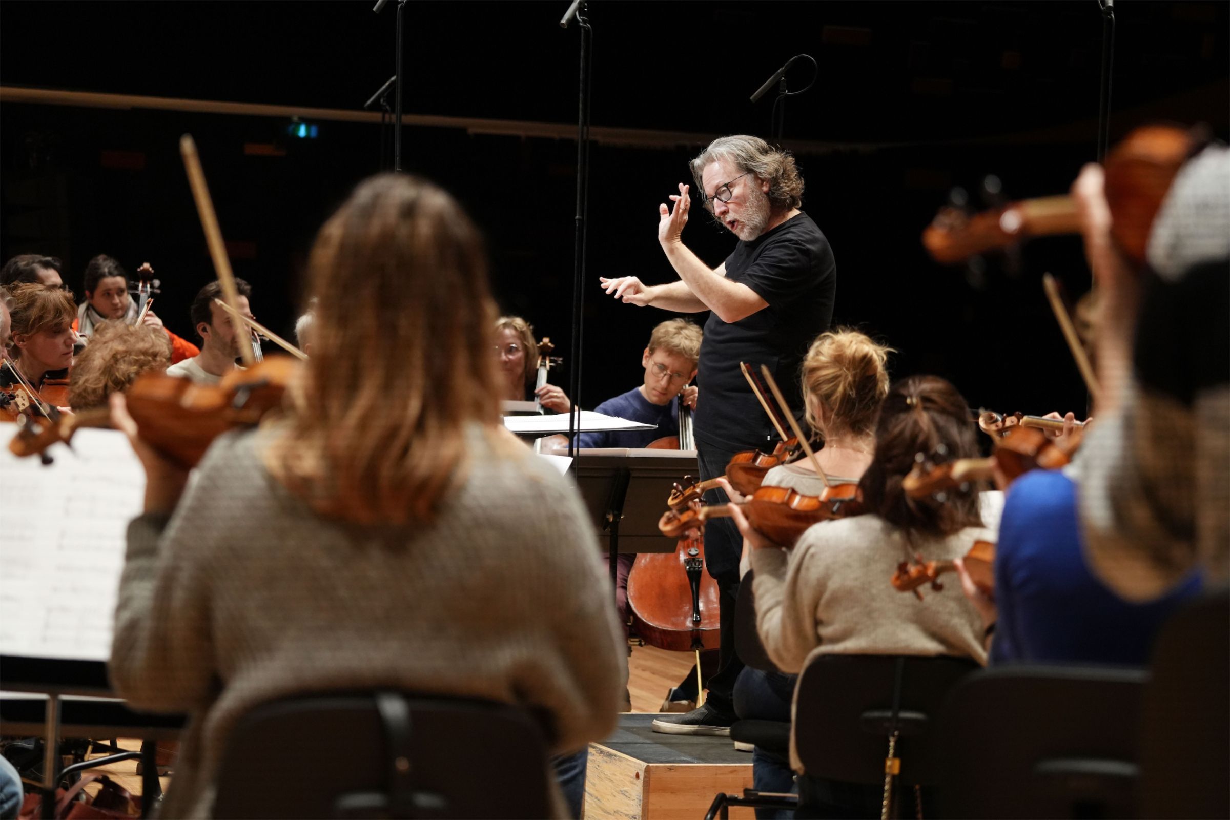 Brad Lubman dirige l'Orchestre Philharmonique de Radio France en répétition &copy; François Daburon