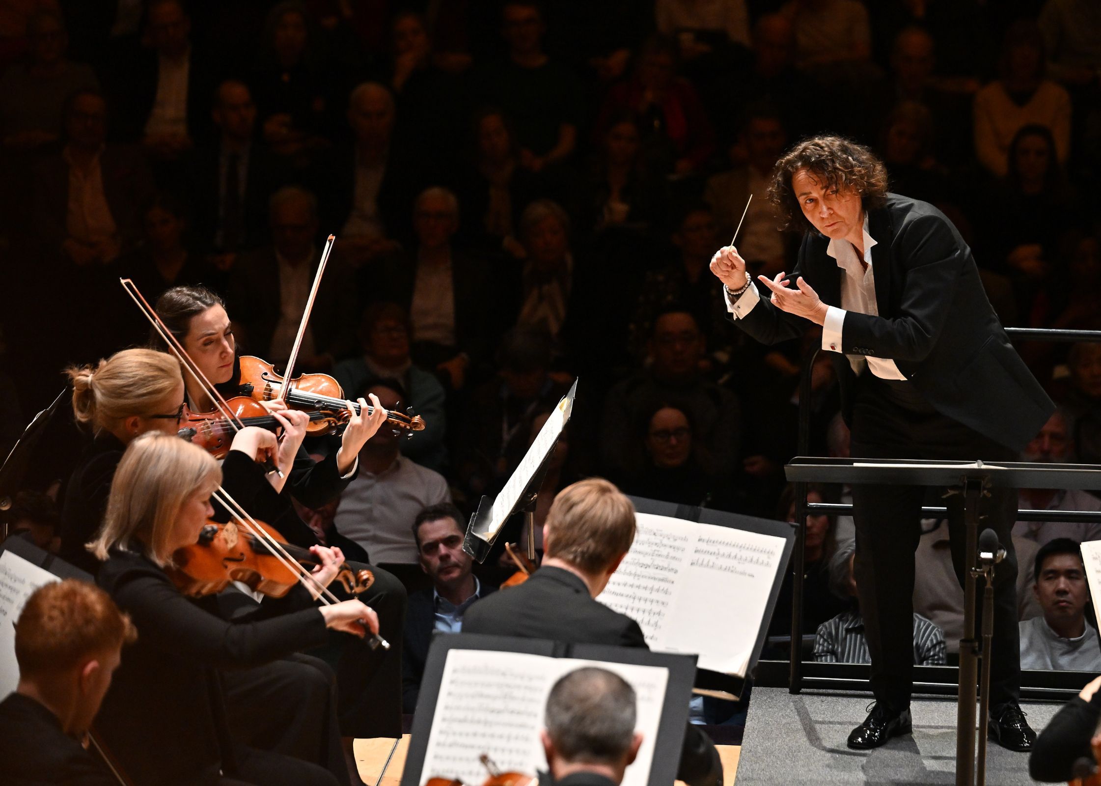 Nathalie Stutzmann conducts the London Symphony Orchestra © LSO | Mark Allan