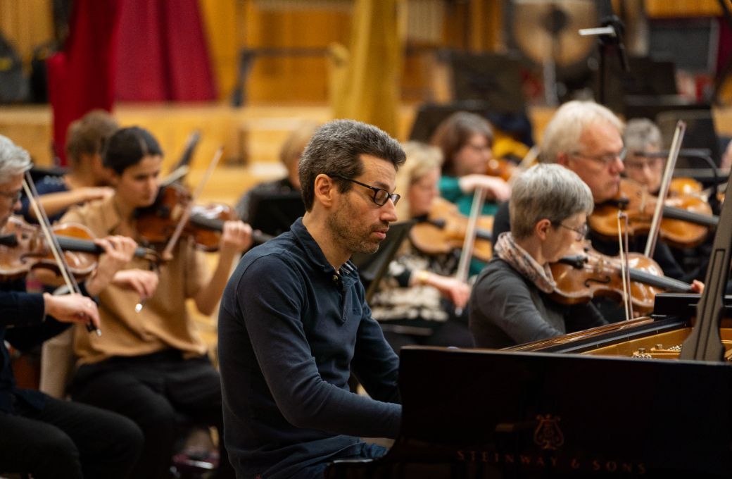 Jonathan Biss and the BBC National Orchestra of Wales in rehearsal &copy; Yusef Bastawy
