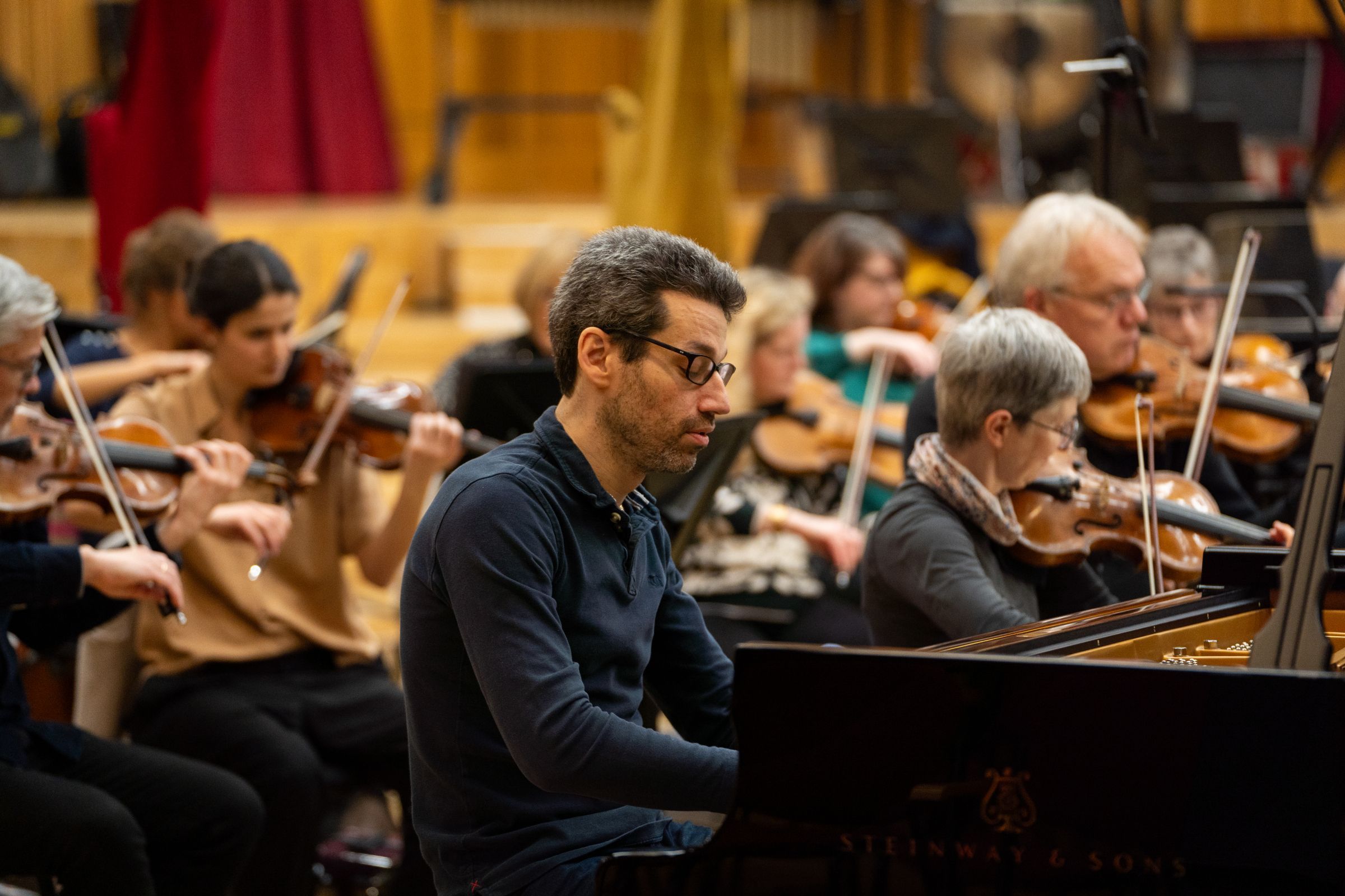 Jonathan Biss and the BBC National Orchestra of Wales in rehearsal &copy; Yusef Bastawy
