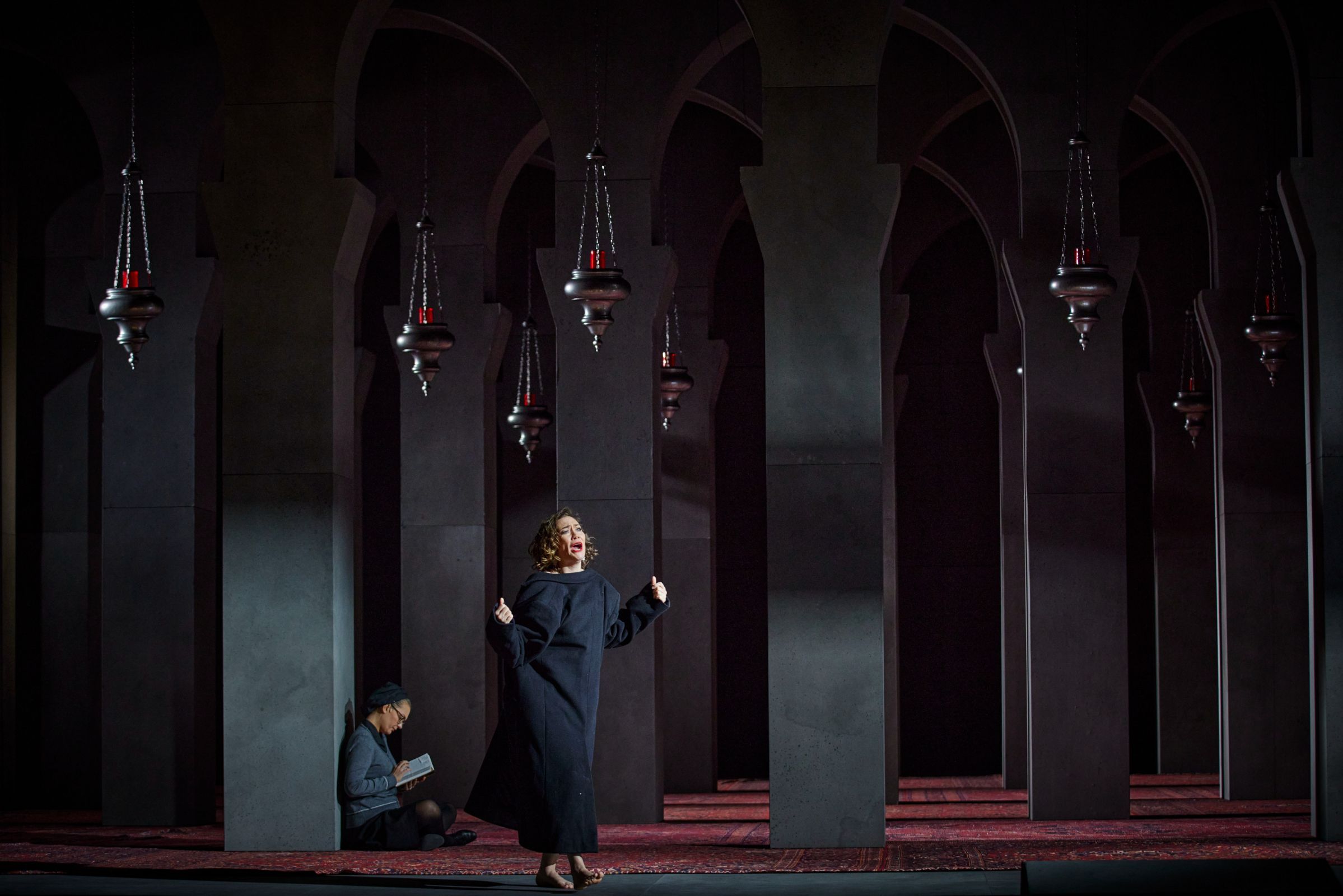 Lilly Jørstad (Esther) and Heidi Stober (Rahel) &copy; Semperoper Dresden | Ludwig Olah