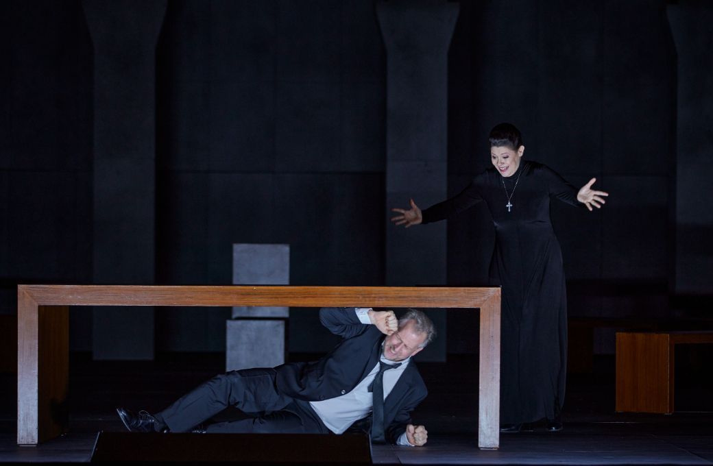 Christoph Pohl (Alfonso) and Tanja Ariane Baumgartner (Eleanore) &copy; Semperoper Dresden | Ludwig Olah