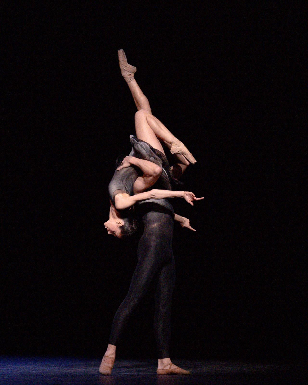 Yasmine Naghdi and Ryoichi Hirano in Gemma Bond's <i>Boundless</i> &copy; Andrej Uspenski