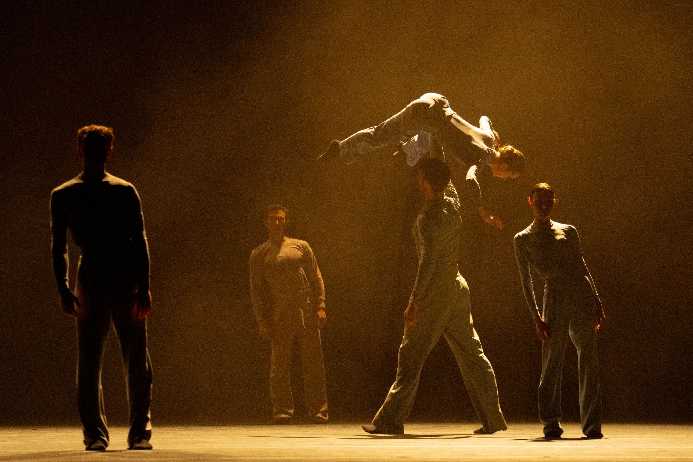 The Royal Ballet in Joshua Junker's <i>Never Known</i> &copy; Andrej Uspenski