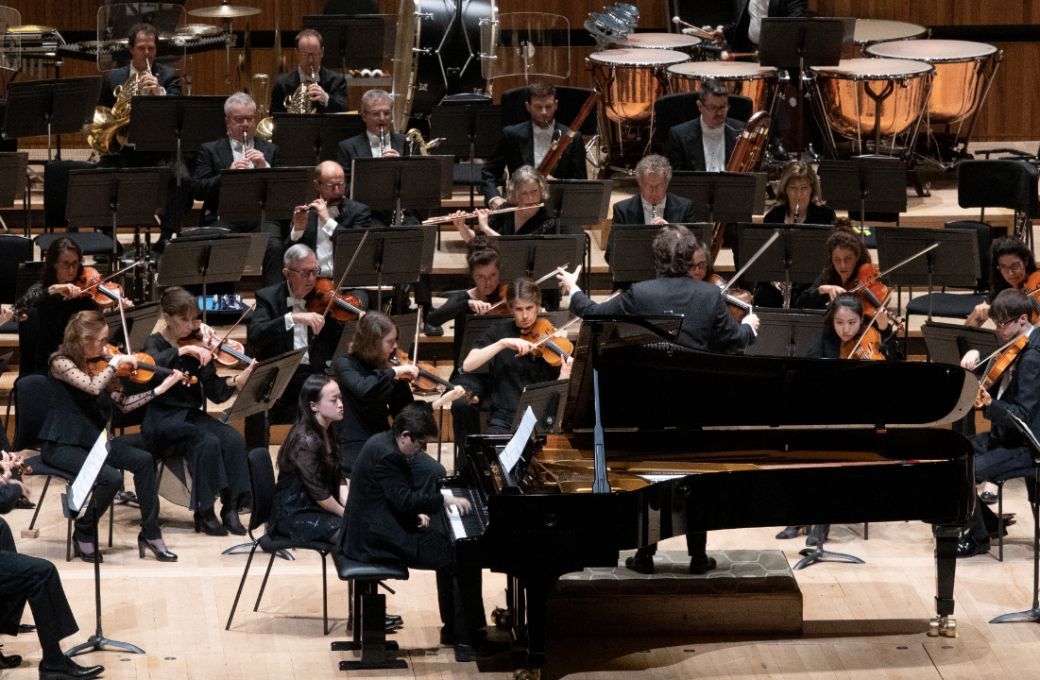 Javier Perianes, Gustavo Gimeno and the London Philharmonic Orchestra &copy; London Philharmonic Orchestra