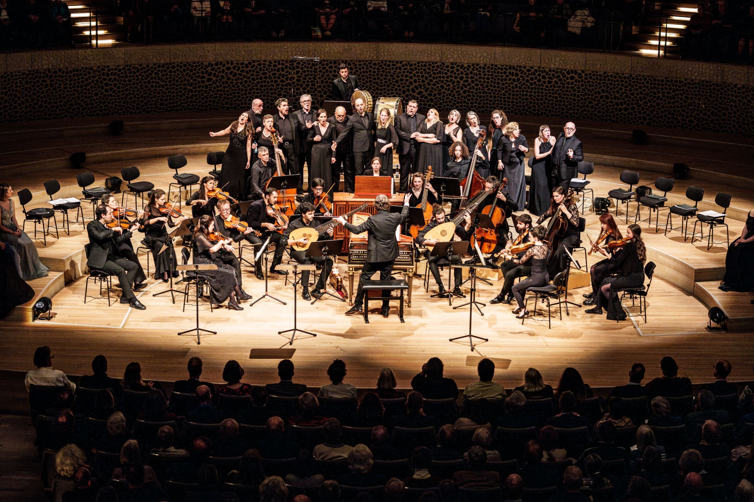 Maxim Emelyanychev dirigiert Il Pomo d'Oro &copy; Sebastian Madej