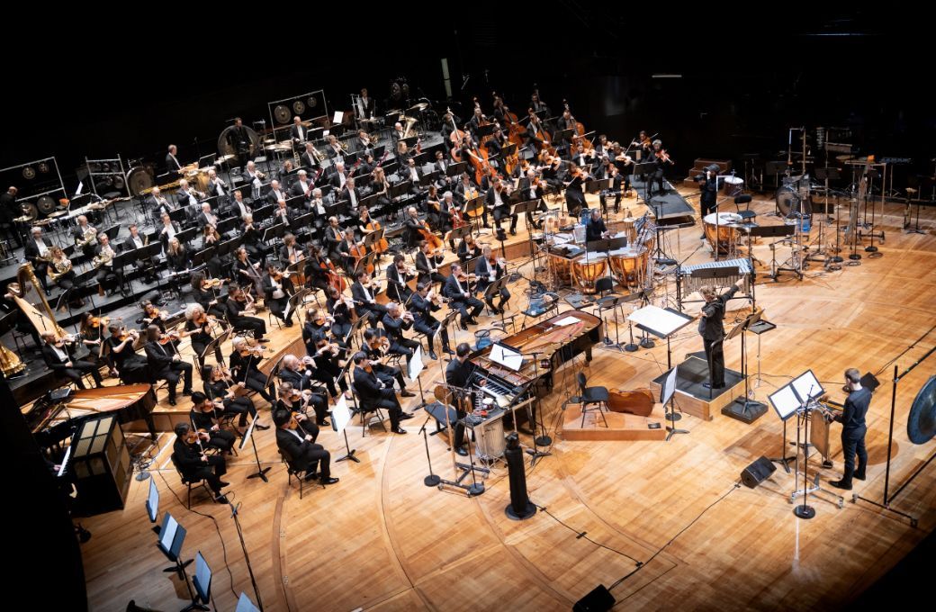 L'Orchestre de Paris et l'Ensemble intercontemporain réunis © Quentin Chevrier