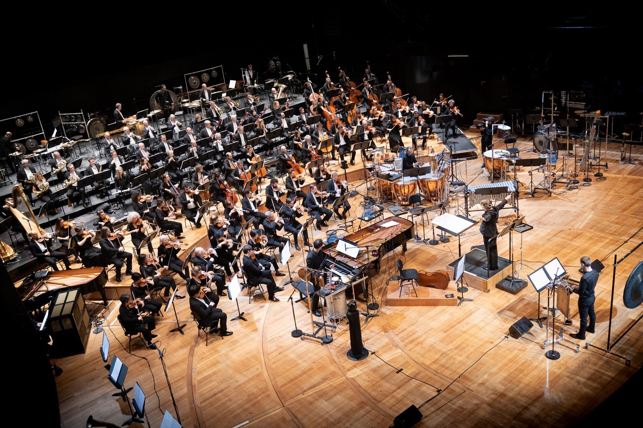 L'Orchestre de Paris et l'Ensemble intercontemporain réunis © Quentin Chevrier