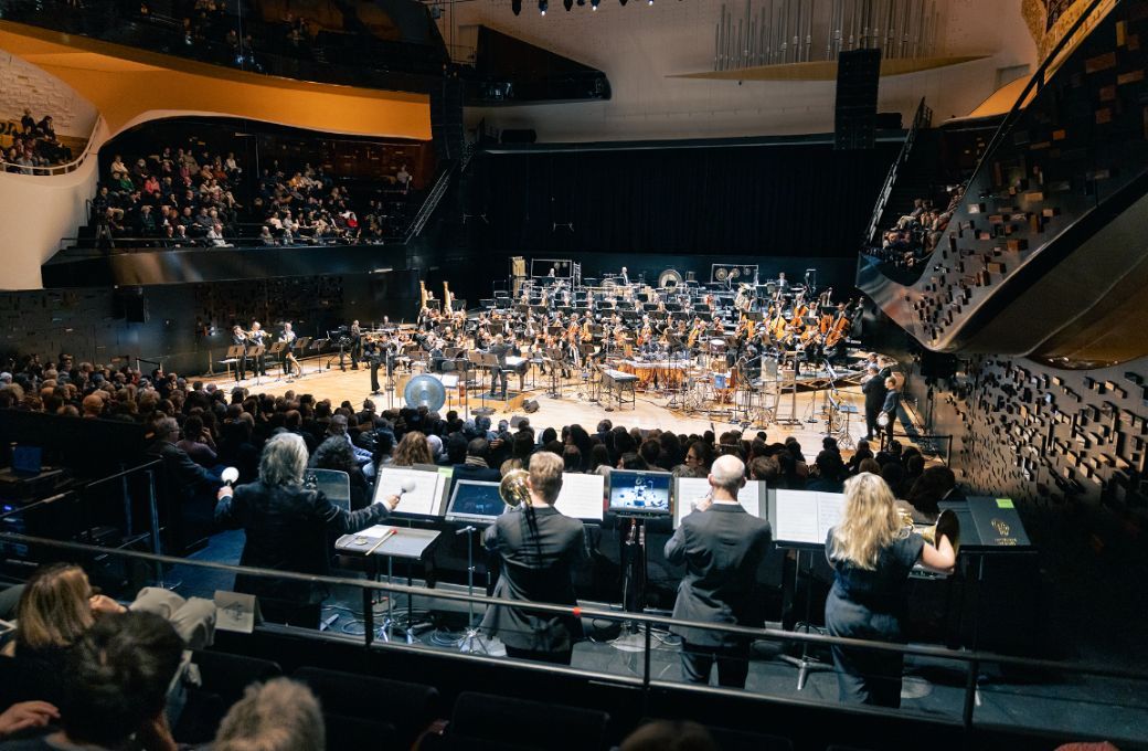 L'Orchestre de Paris et l'Ensemble intercontemporain réunis © Quentin Chevrier