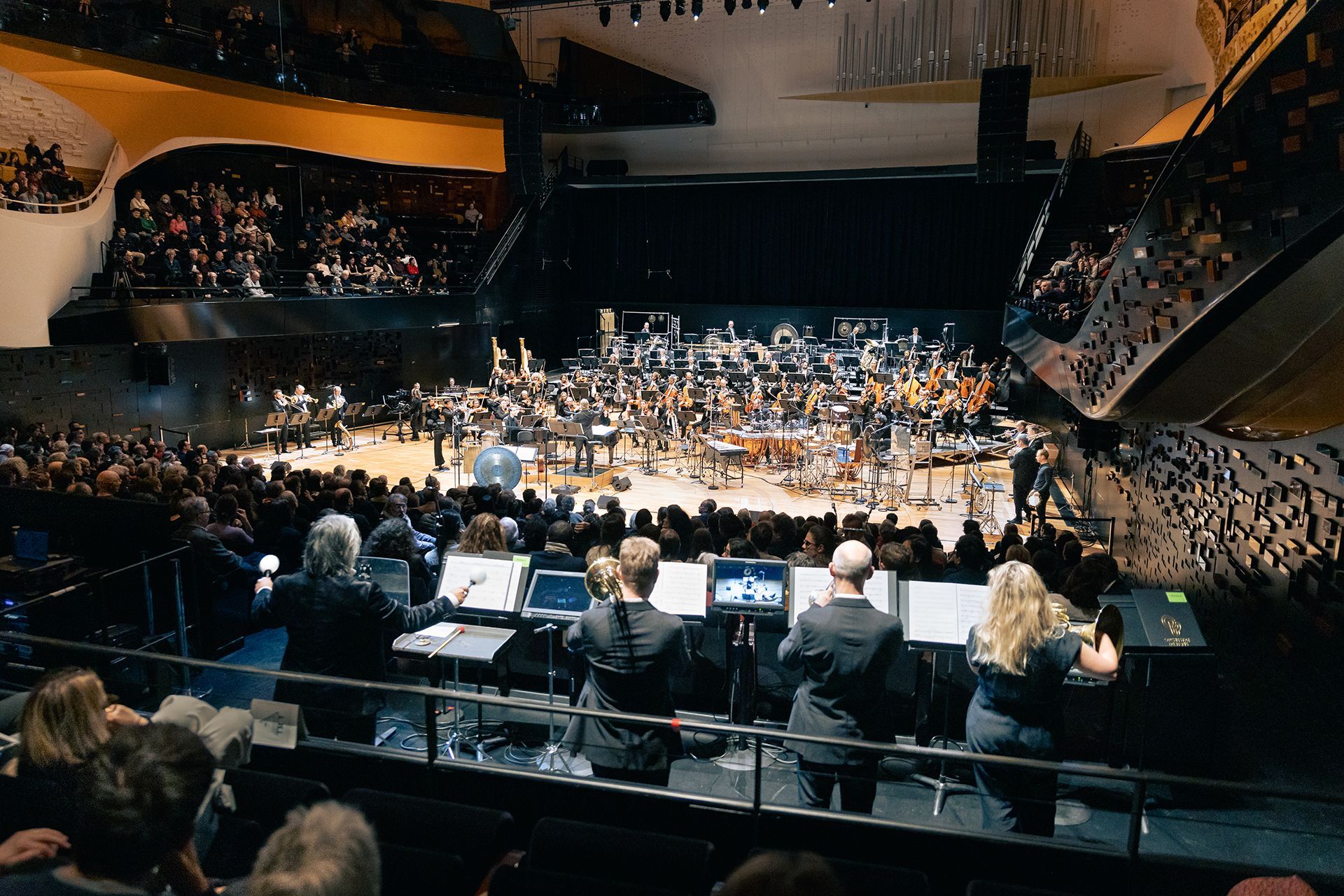 L'Orchestre de Paris et l'Ensemble intercontemporain réunis © Quentin Chevrier