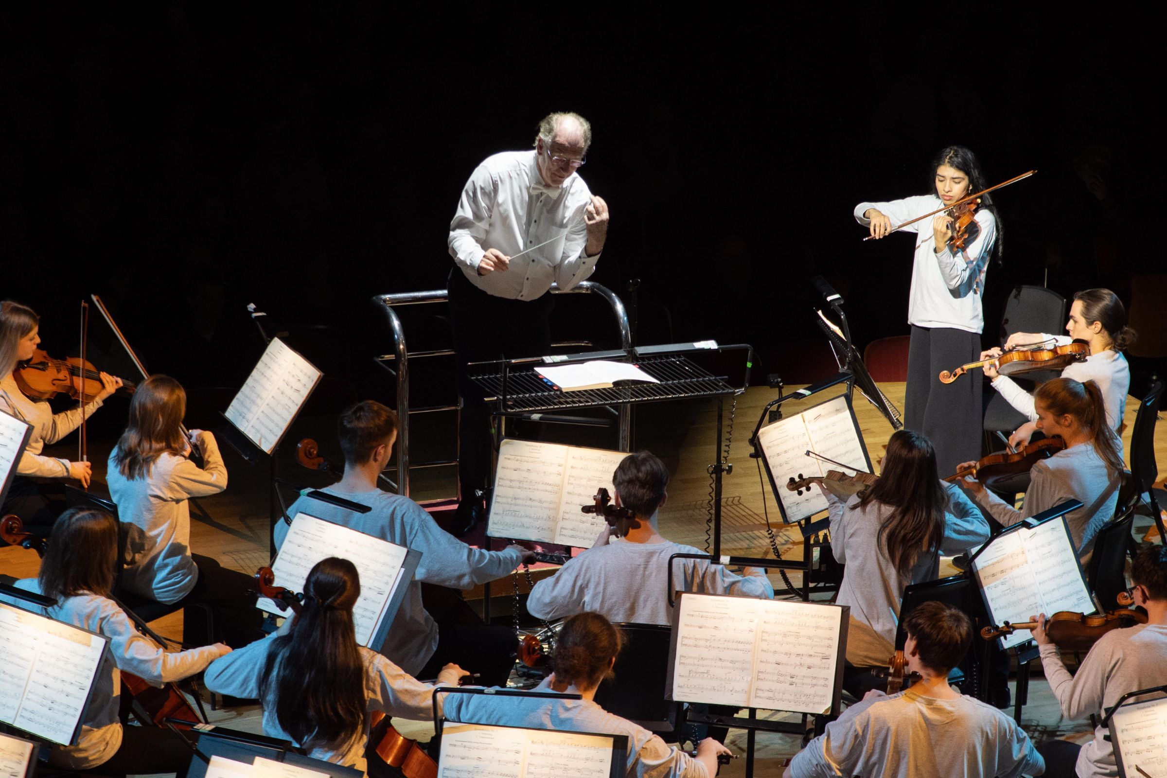 Jac van Steen conducts the CBSO Youth Orchestra &copy; Hannah Fathers
