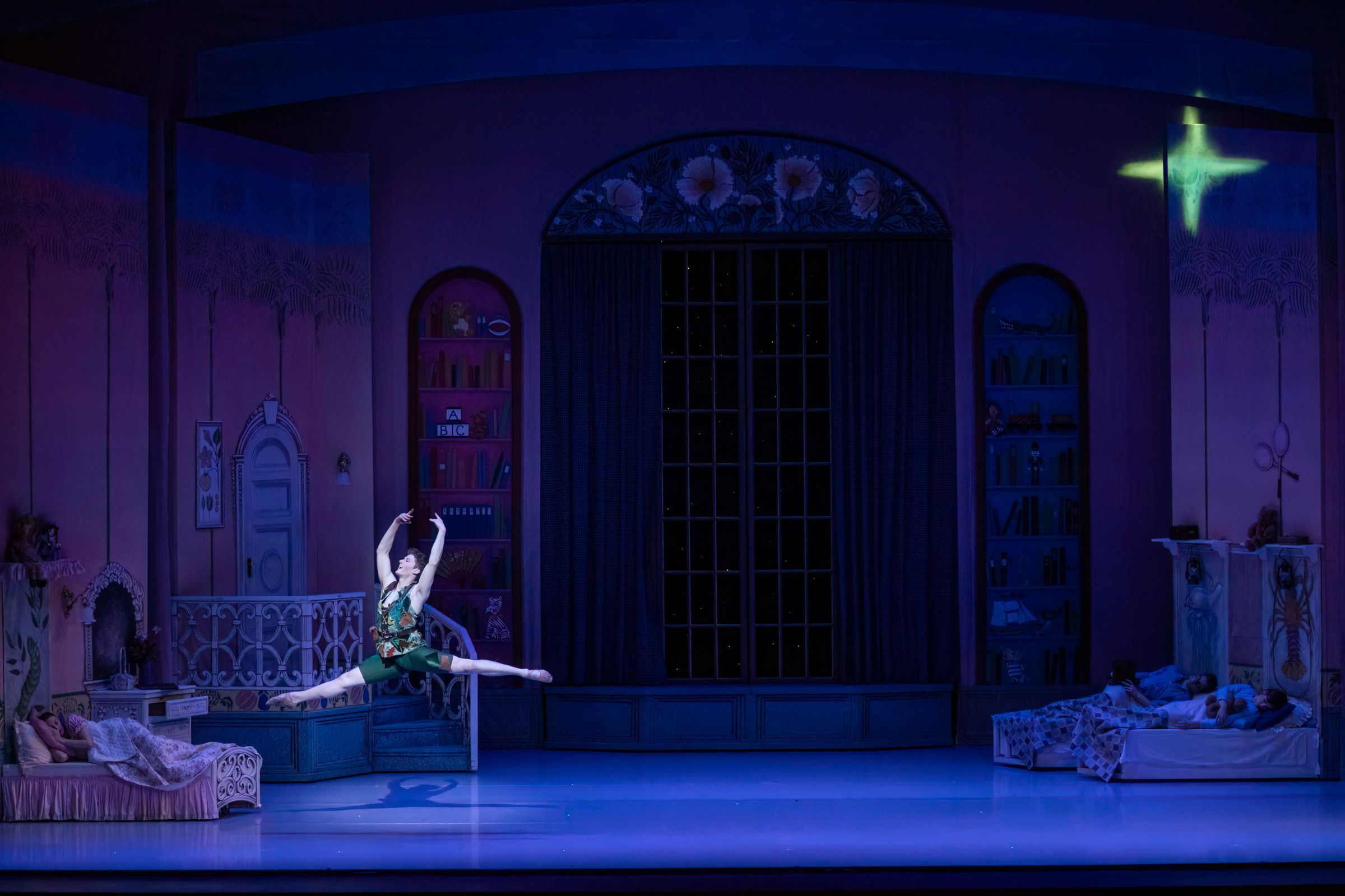 Paul Zusi as Peter Pan in Devon Carney's <i>Peter Pan</i> © KCBalletMedia