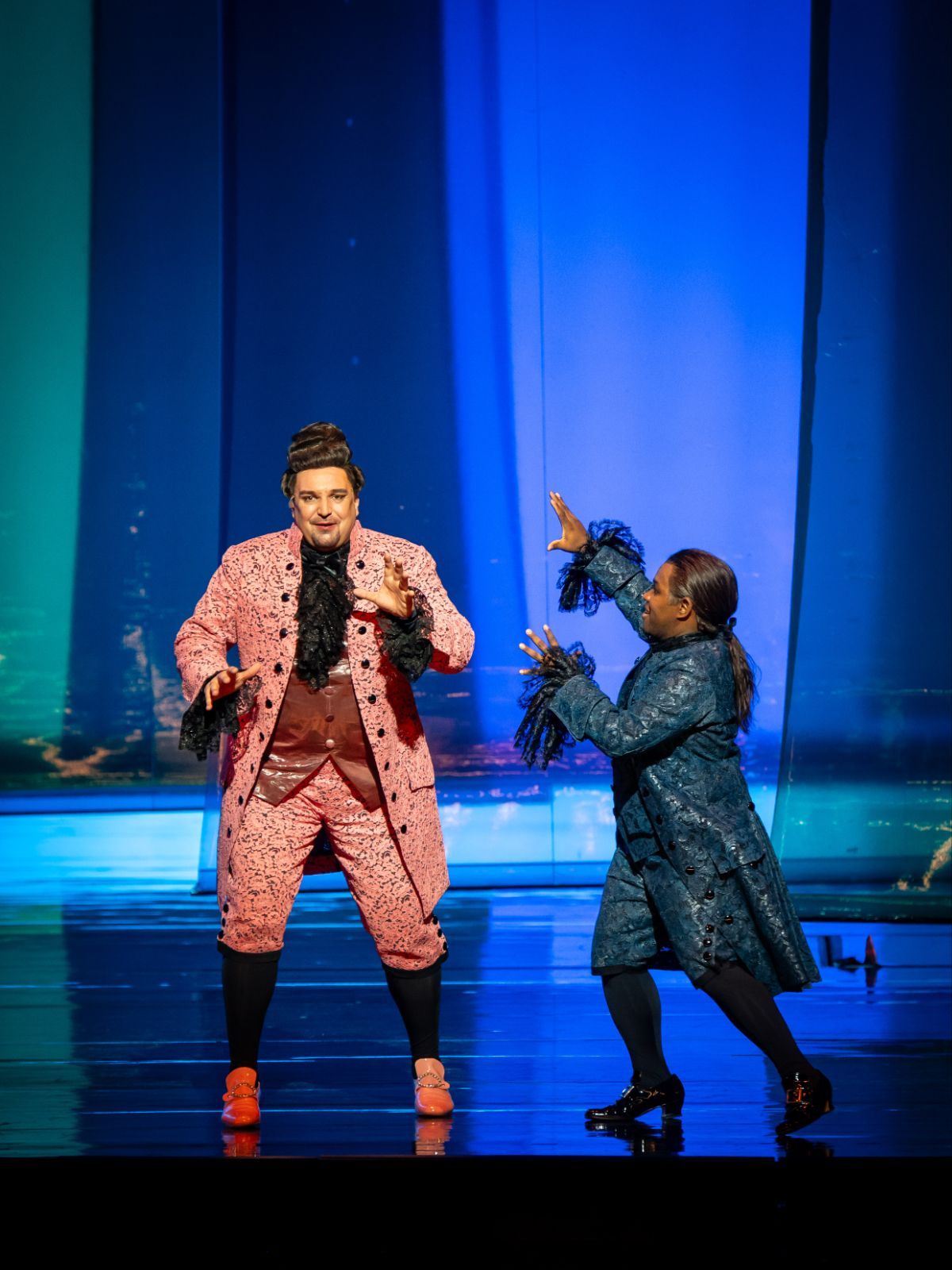 Adam Plachetka (Figaro) und Lawrence Brownlee (Graf Almaviva) &copy; Wiener Staatsoper | Ashley Taylor