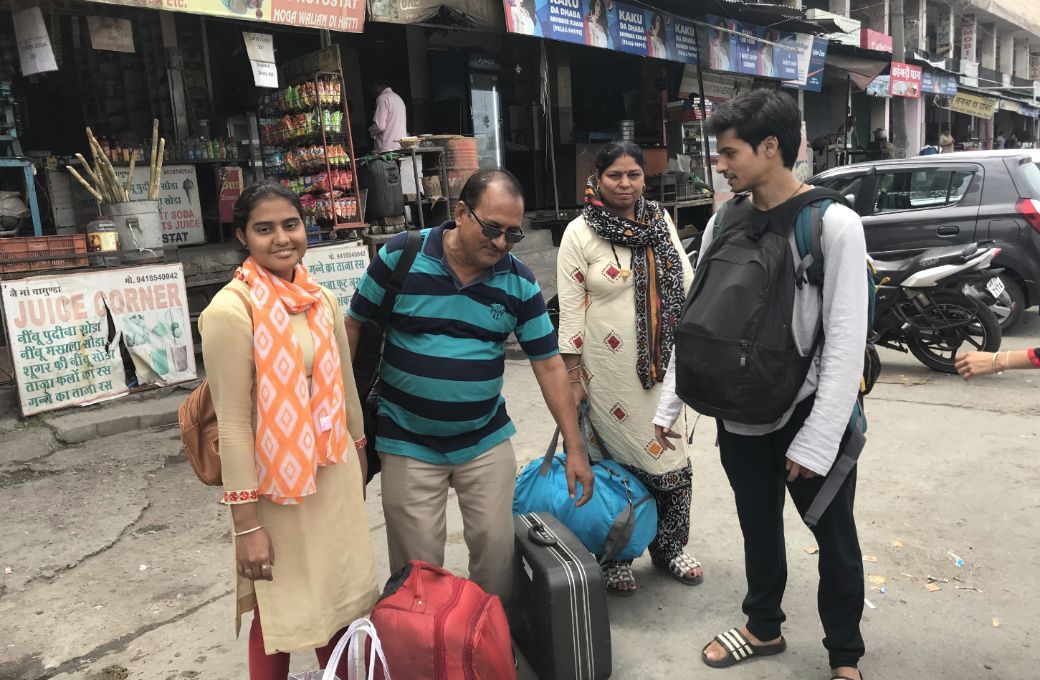 Manish Chauhan travelling with his family © Shampaine Pictures