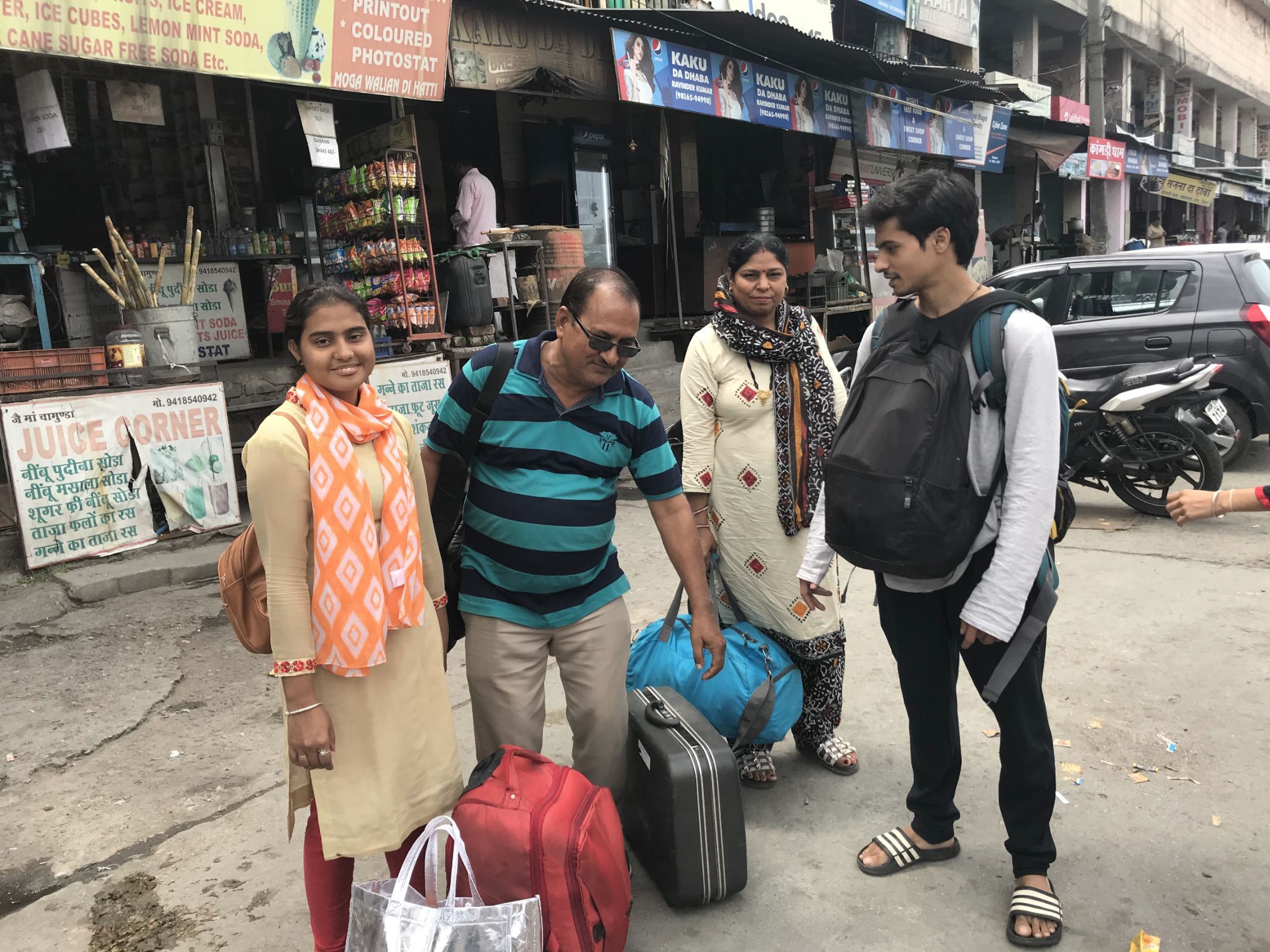 Manish Chauhan travelling with his family © Shampaine Pictures