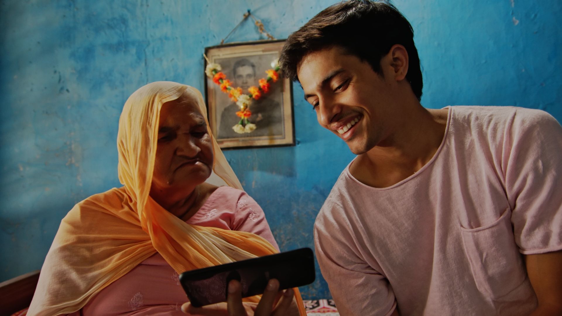 Manish Chauhan with his grandmother © Neil Barrett, Shampaine Pictures