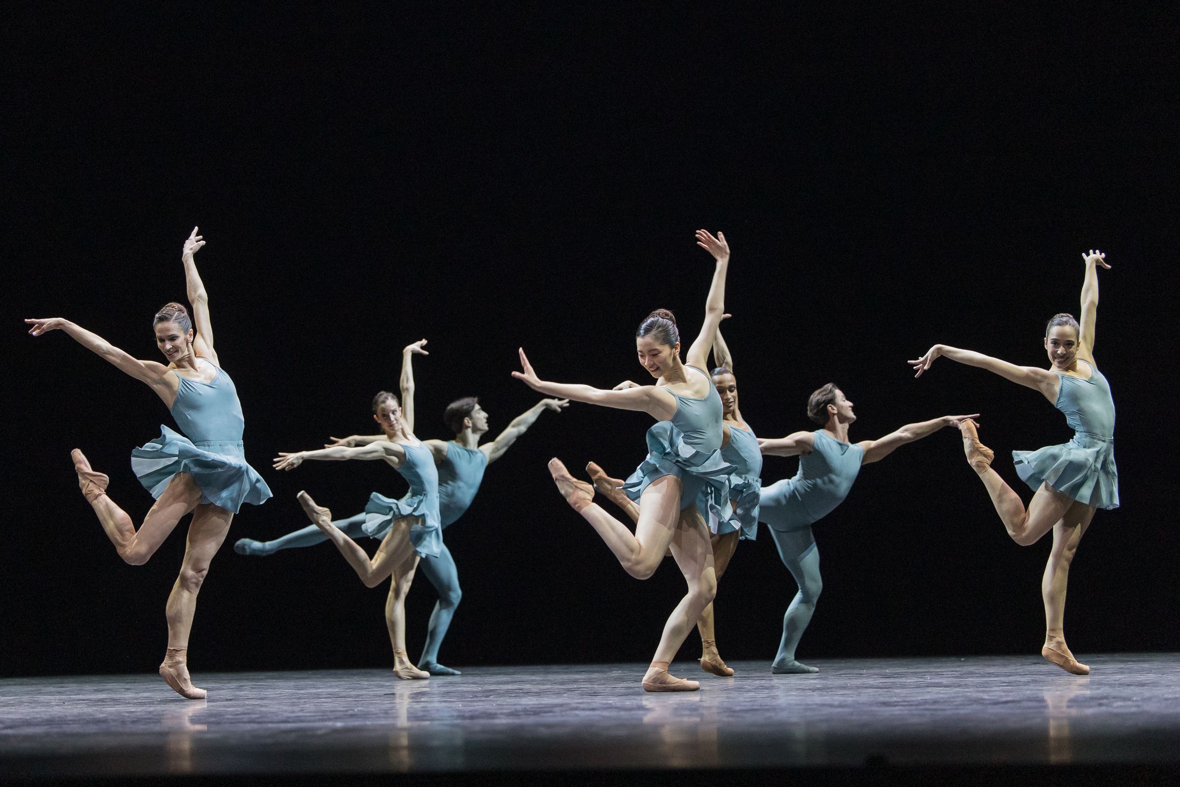 Staatsballett Berlin in William Forsythe's <i>Blake Works I</i> &copy; Yan Revazov