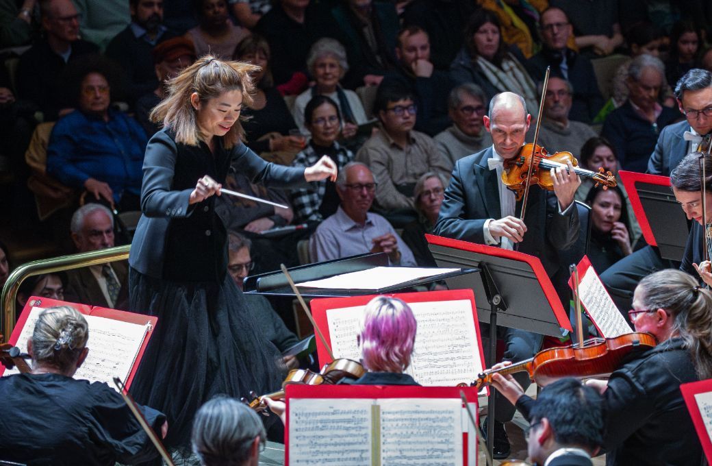 Elim Chan conducts the Philharmonia © Philharmonia Orchestra | Marc Gascoigne