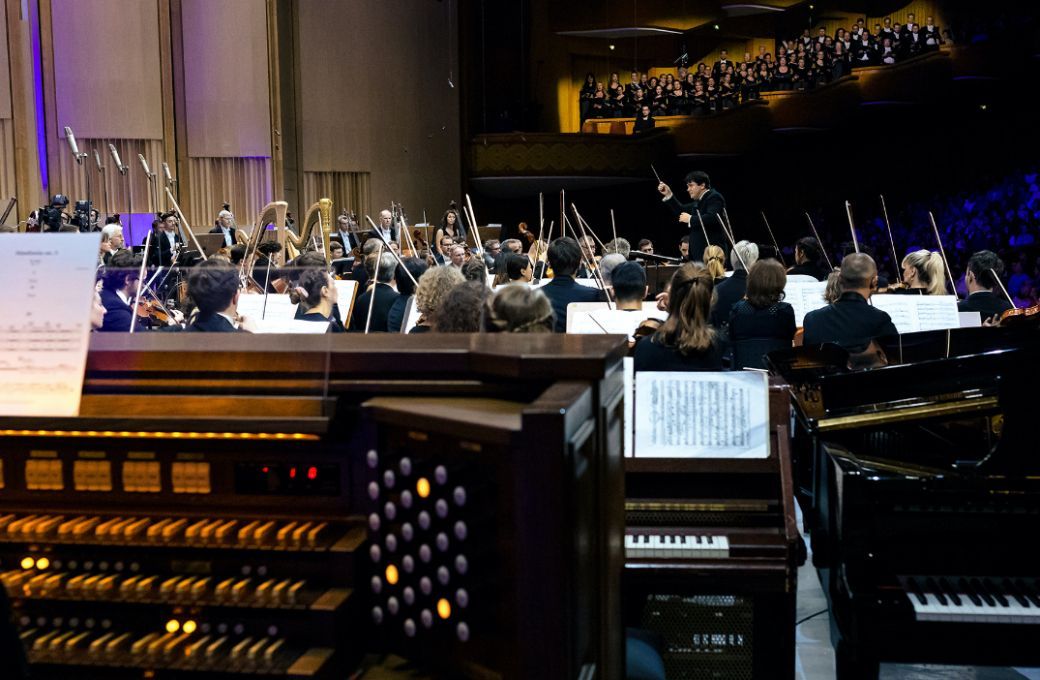 Cristian Măcelaru conducts the Orchestre National de France at the George Enescu Festival, 2023 &copy; Petrică Tănase