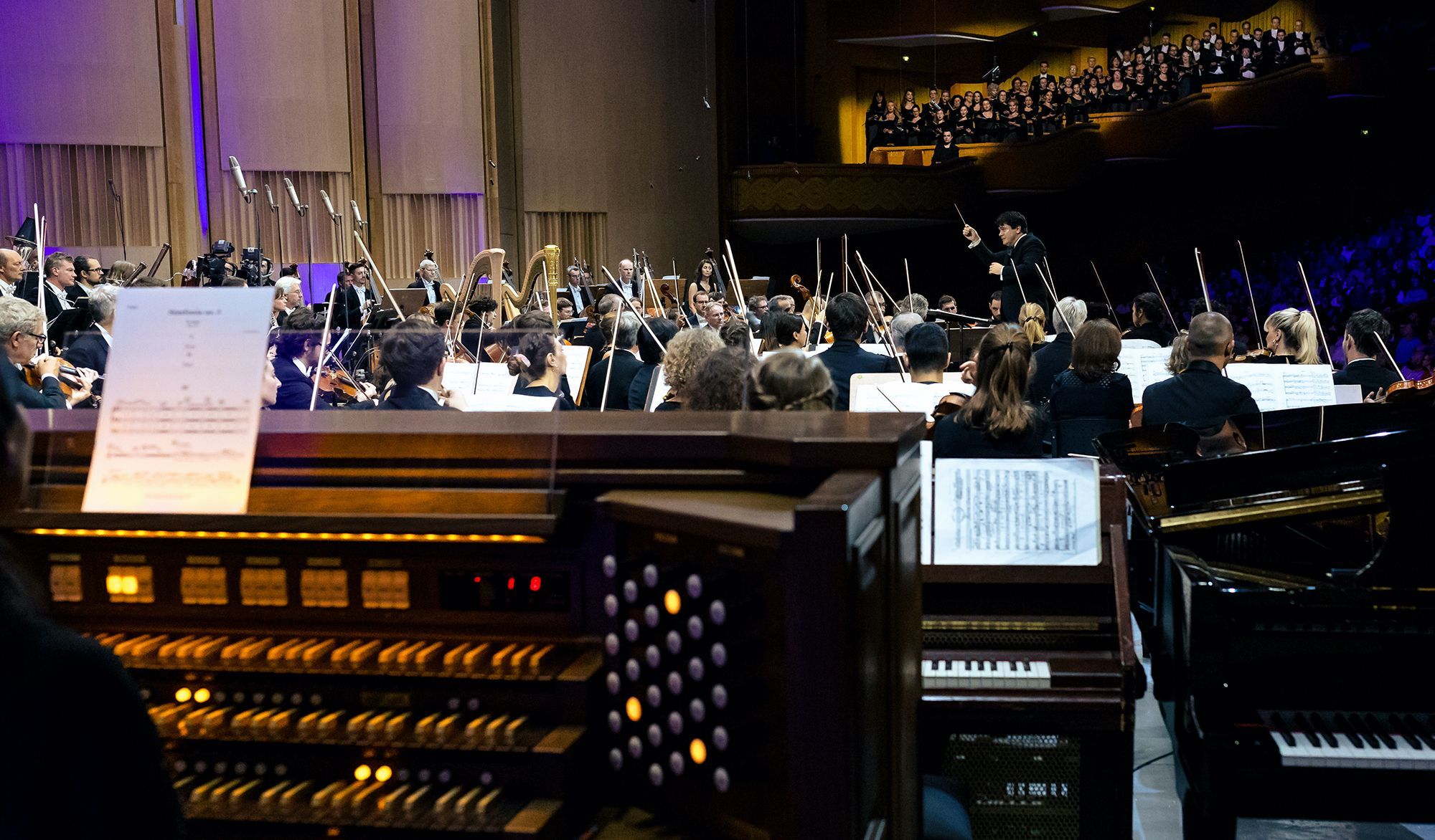 Cristian Măcelaru conducts the Orchestre National de France at the George Enescu Festival, 2023 &copy; Petrică Tănase