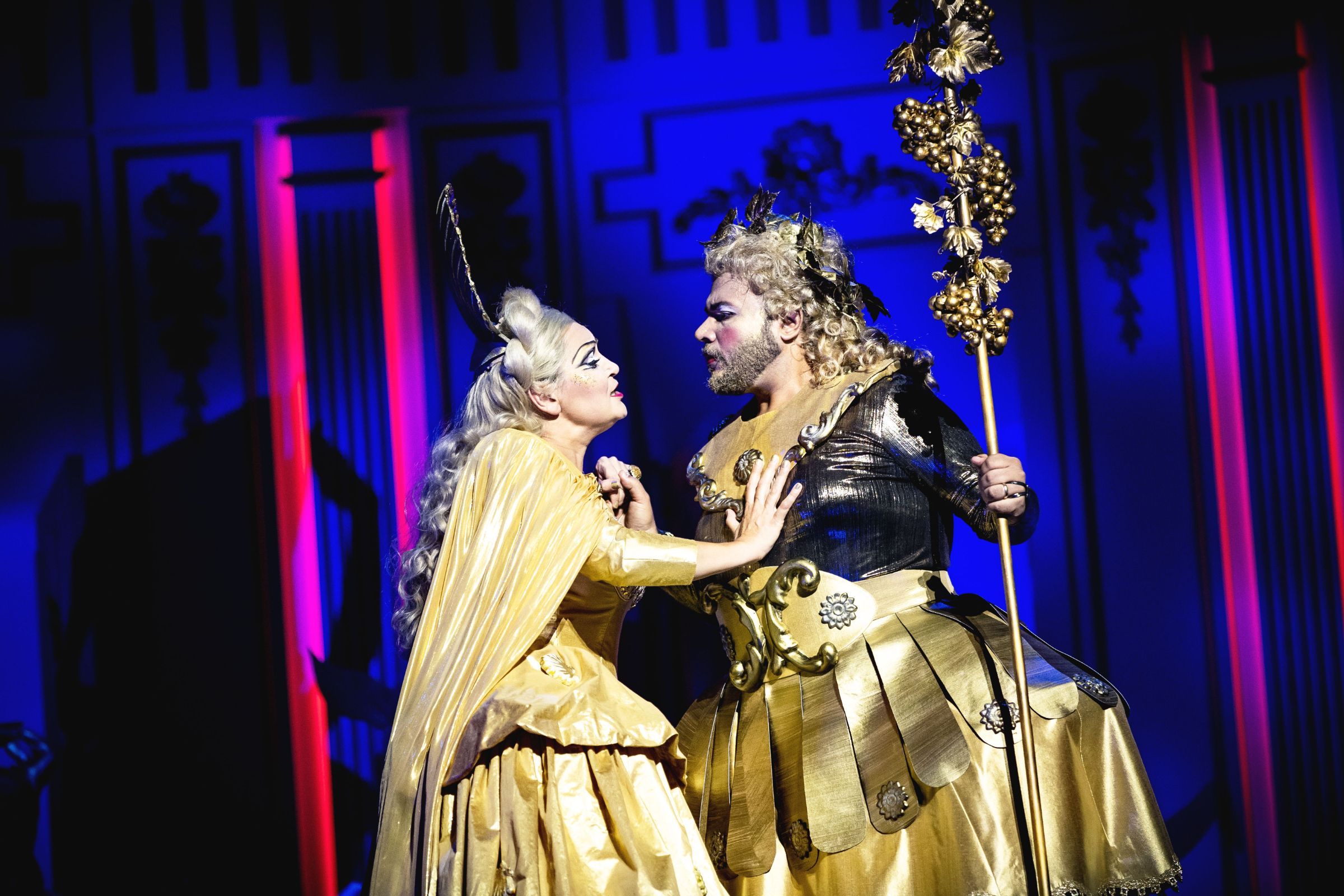 Theodora Varga (Primadonna) und Hany Abdelzaher (Bacchus) © Marie Liebig