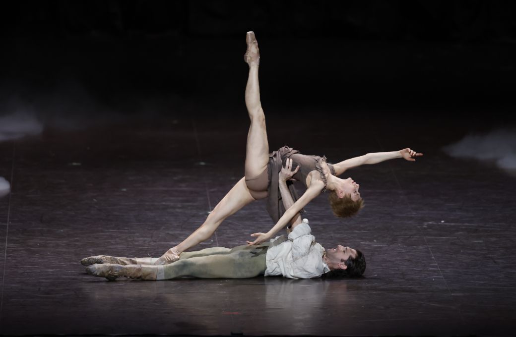 Myriam Ould-Braham as Manon and Mathieu Ganio as Des Grieux in MacMillan's <i>Manon</i> &copy; Hidemi Seto