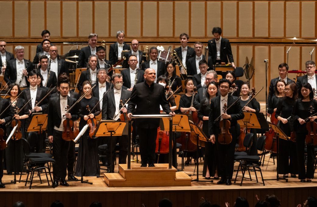 Jaap van Zweden and the Hong Kong Philharmonic &copy; Aloysius Lim, courtesy of Esplanade &ndash; Theatres on the Bay