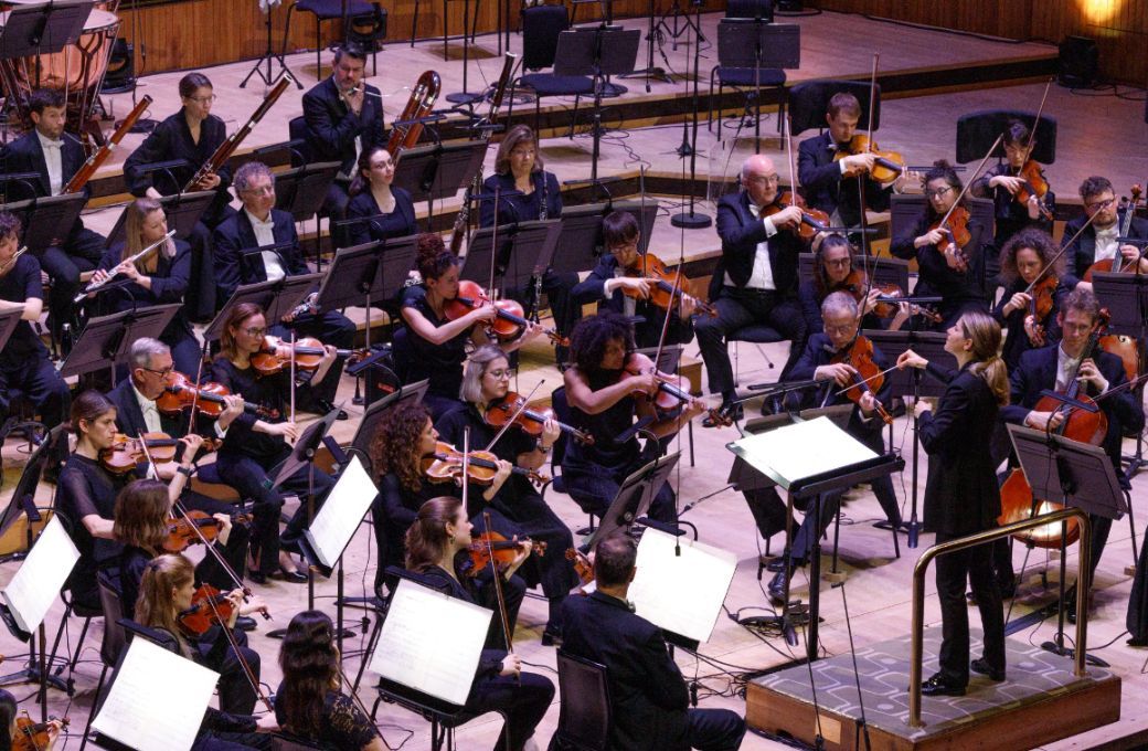 Karina Canellakis and the London Philharmonic Orchestra &copy; London Philharmonic Orchestra