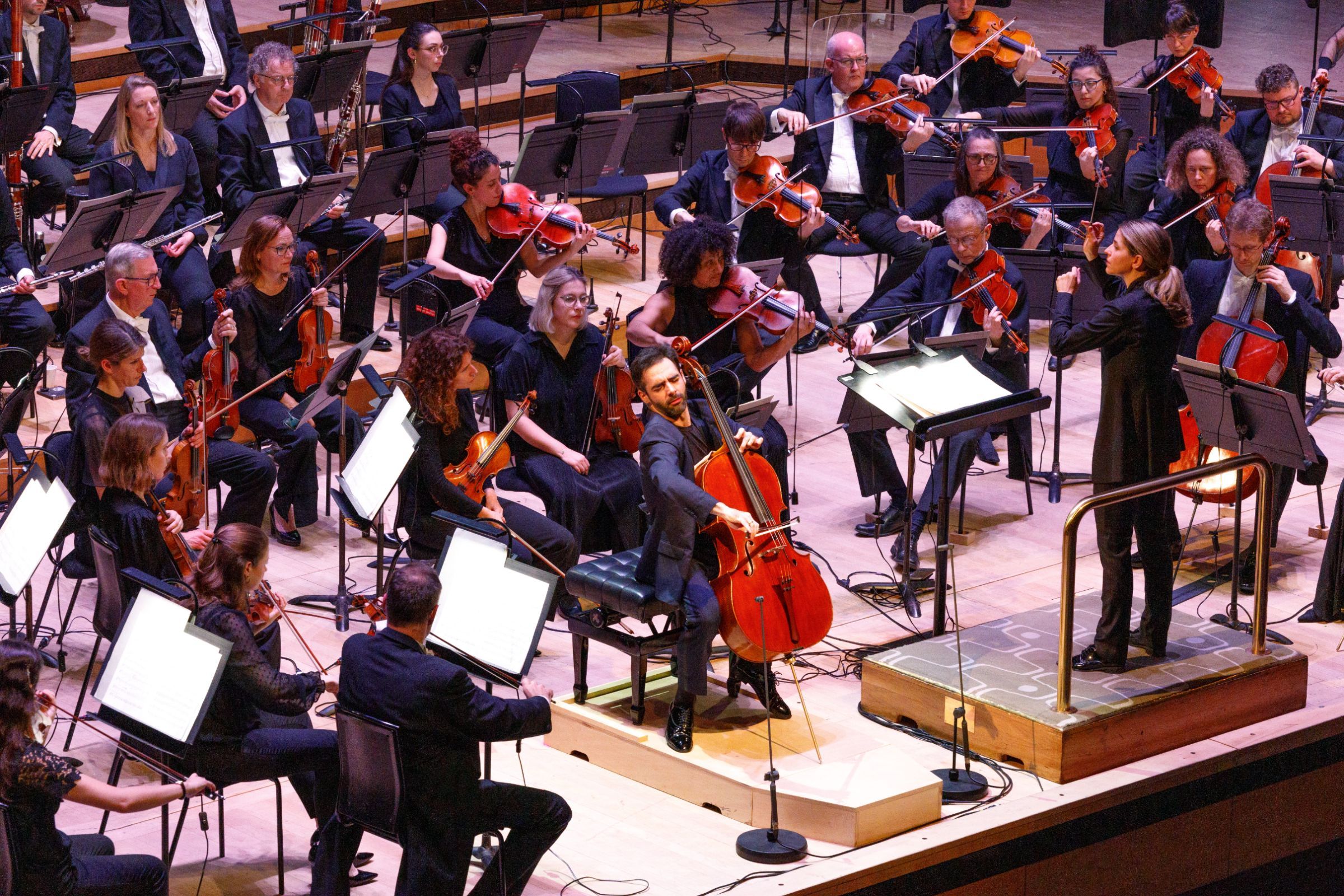 Pablo Ferrández, Karina Canellakis and the London Philharmonic Orchestra &copy; London Philharmonic Orchestra