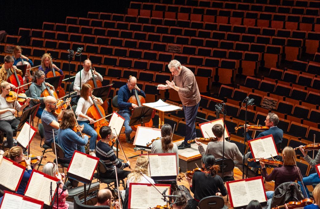 Karl-Heinz Steffens in rehearsal with the Bournemouth Symphony Orchestra © Bournemouth Symphony Orchestra