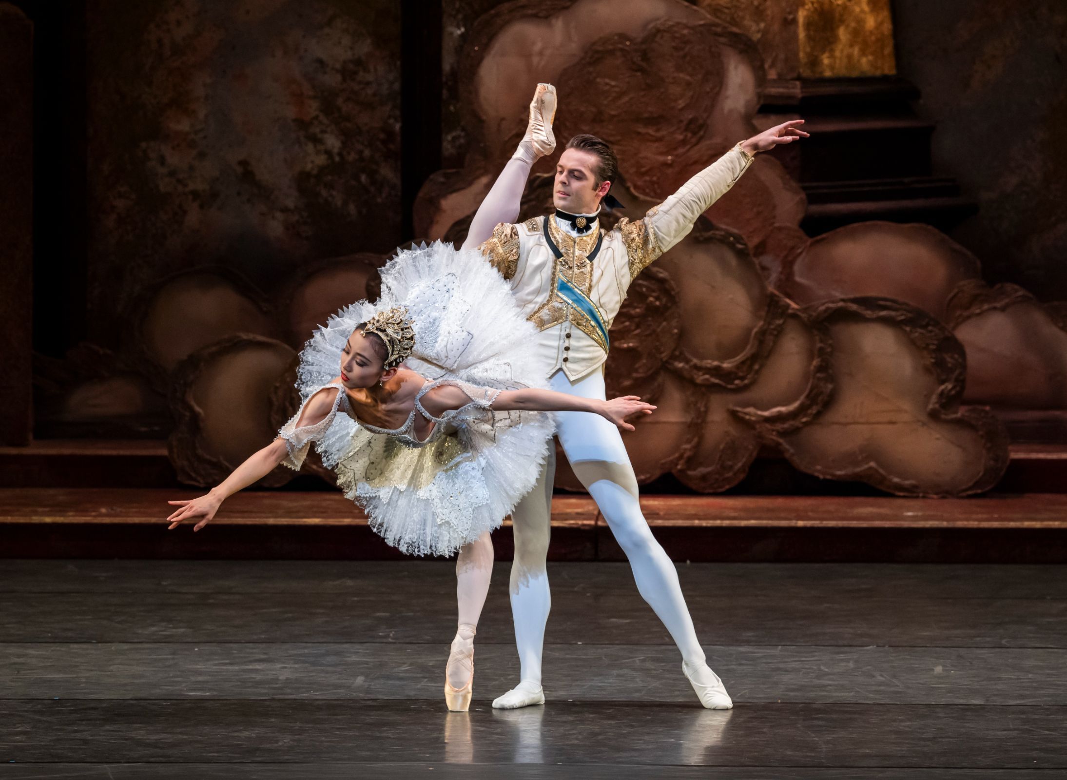 Yu Kurihara as Princess Aurora and Lachlan Monaghan as Prince Florimund in <i>The Sleeping Beauty</i> &copy; Tristram Kenton