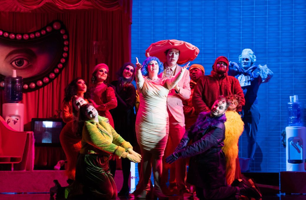 Jenny Stafford (Manon), Edward Hawkins (Geronte) and ensemble &copy; Richard Hubert Smith