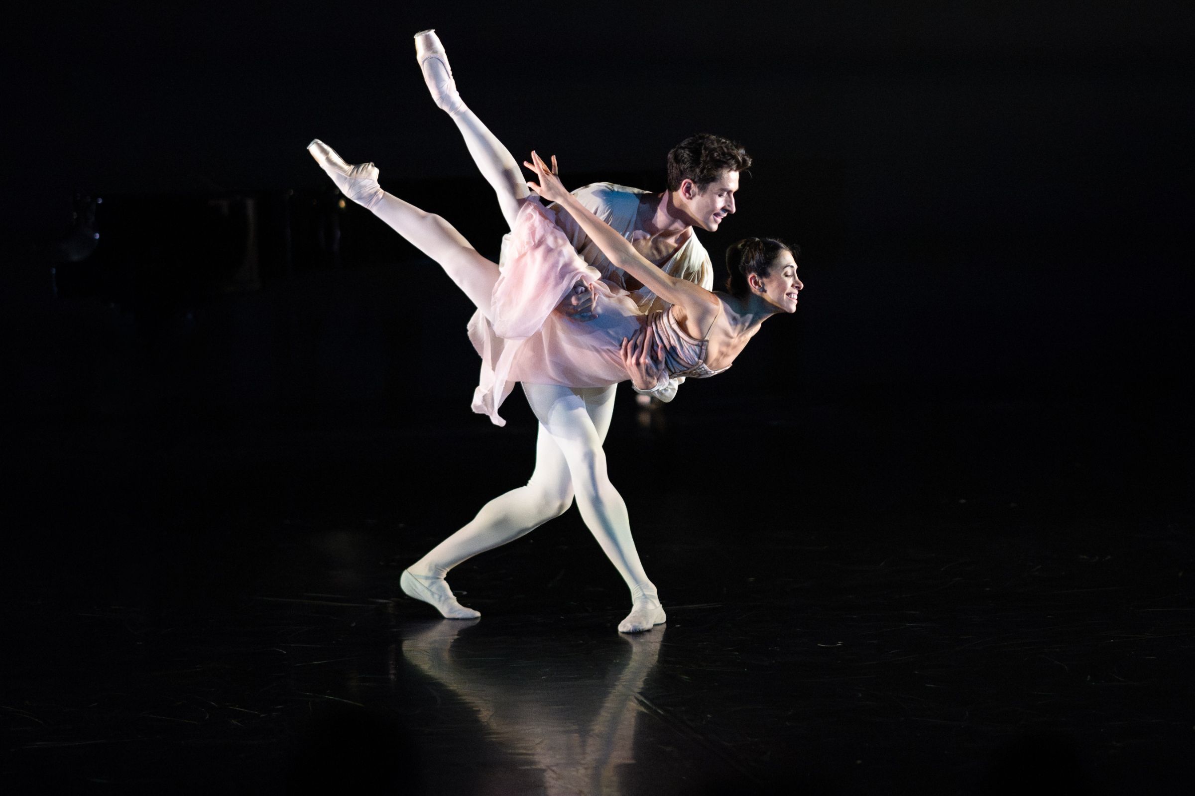 Yasmine Naghdi and Reece Clarke in Kenneth MacMillan's <i>Romeo and Juliet</i> &copy; Deborah Jaffe