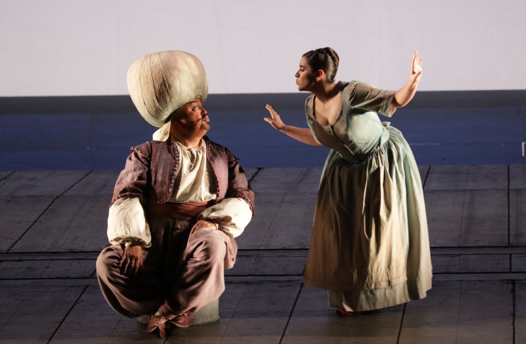 Peter Rose (Osmin) and Jasmin Delfs (Blonde) © Teatro alla Scala | Brescia e Amisano