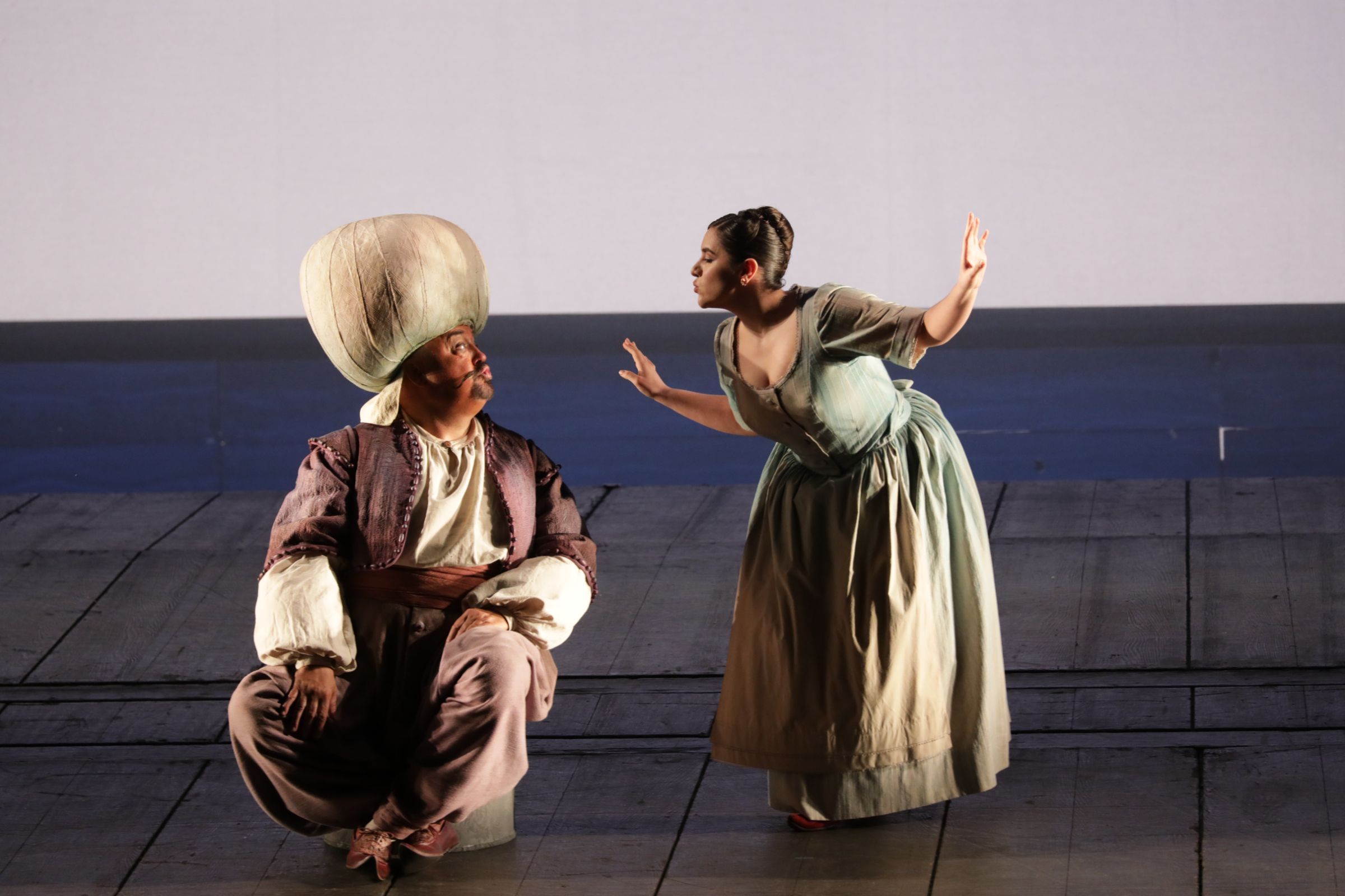 Peter Rose (Osmin) and Jasmin Delfs (Blonde) © Teatro alla Scala | Brescia e Amisano