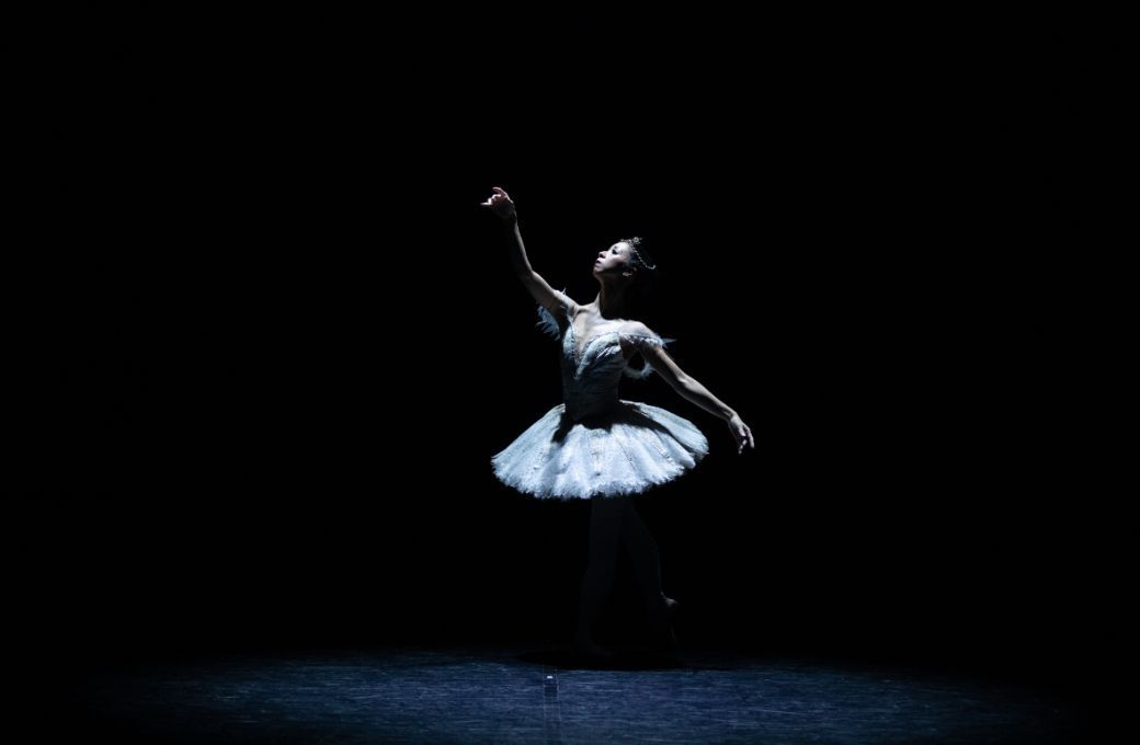 Neneka Toshida in Matthew Lawrence's <i>Tchaikovsky Mash</i> &copy; David Kelly