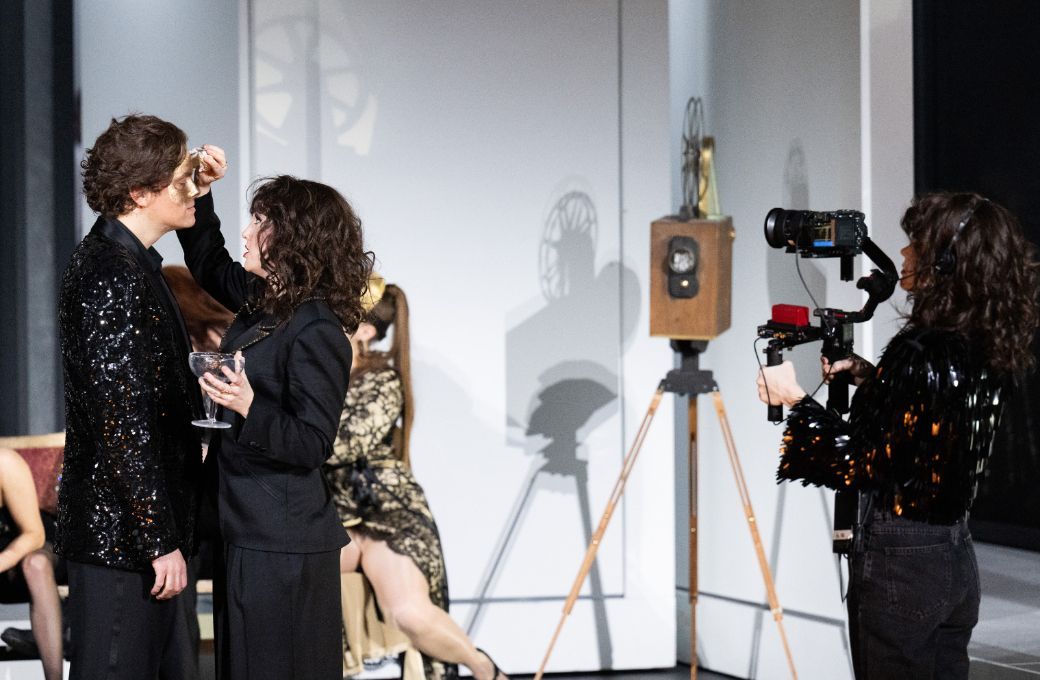 Julien Behr (Roméo) und Mélissa Petit (Juliette) &copy; Monika Rittershaus