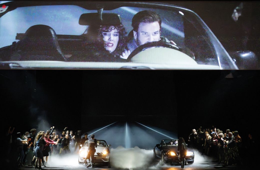 Auf der Leinwand: M&eacute;lissa Petit (Juliette) und Brian Michael Moore (Tybalt) &copy; Monika Rittershaus