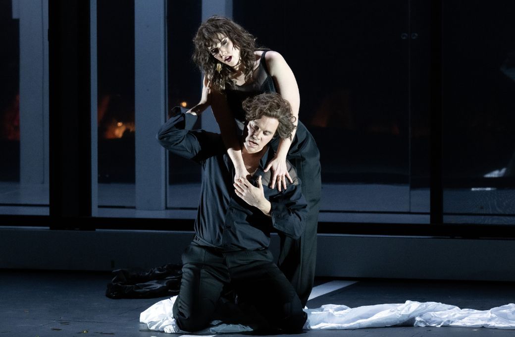 M&eacute;lissa Petit (Juliette) und Julien Behr (Rom&eacute;o) &copy; Monika Rittershaus