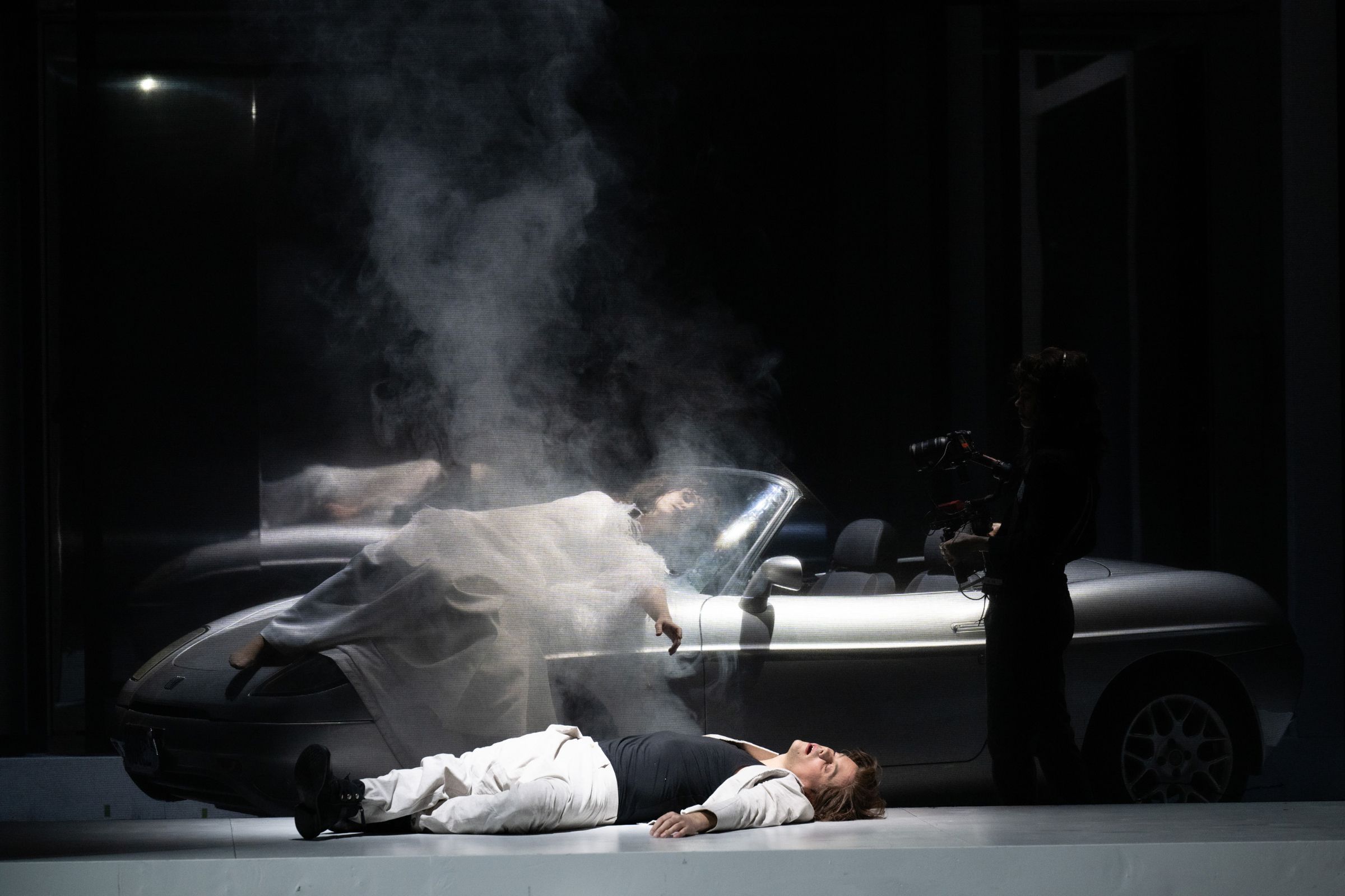 Julien Behr (Roméo) und Mélissa Petit (Juliette) &copy; Monika Rittershaus