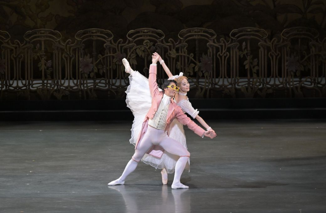 Yudai Fukuoka as Hoffmann and Risako Ikeda as Olympia in Peter Darrell's <i>Tales of Hoffmann</i> © Takashi Shikama