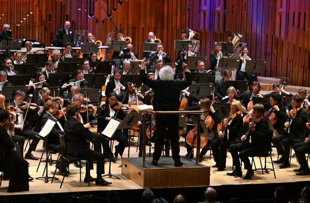 Sir Simon Rattle and the London Symphony Orchestra &copy; LSO | Mark Allan