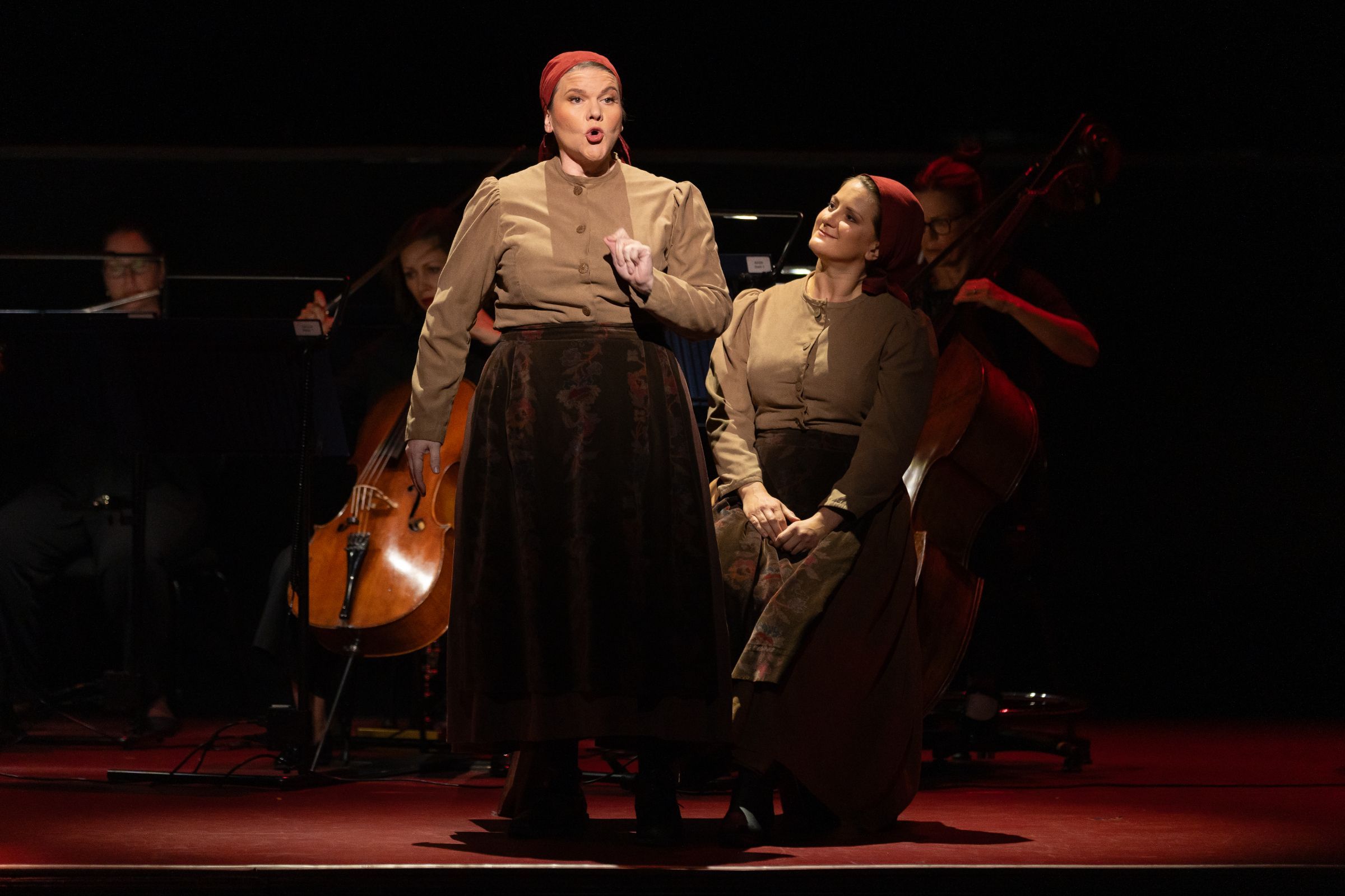Meredith Arwady and Yulia Pogrebnyak &copy; Andrew Beveridge