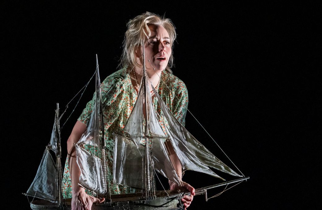 Elisabet Strid (Senta) &copy; ROH | Tristram Kenton