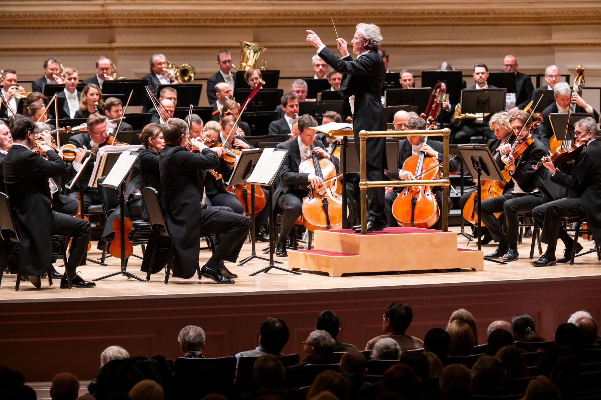 Franz Welser-Möst conducts the Vienna Philharmonic © Chris Lee
