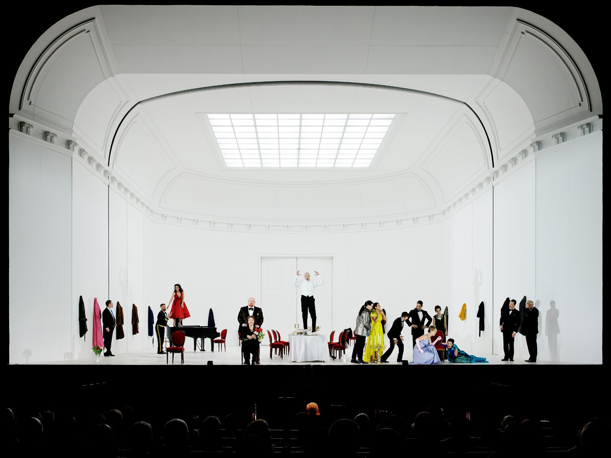 <i>The Exterminating Angel</i> at the Opéra de Paris &copy; Agathe Poupeney / Opéra national de Paris
